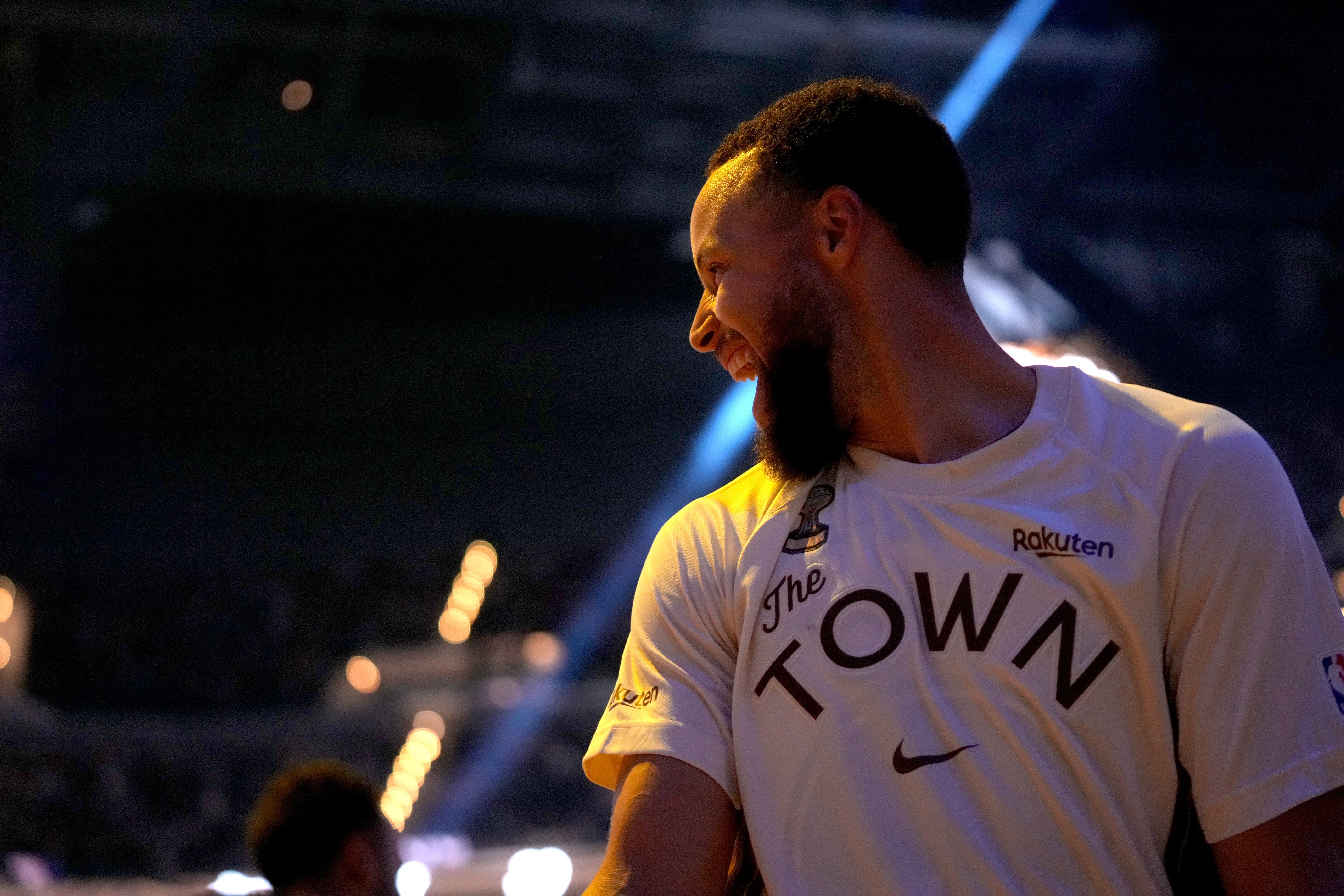 天天盈球-球鞋自由球员！麦迪：库里不需要依靠别的品牌 他自己就是品牌