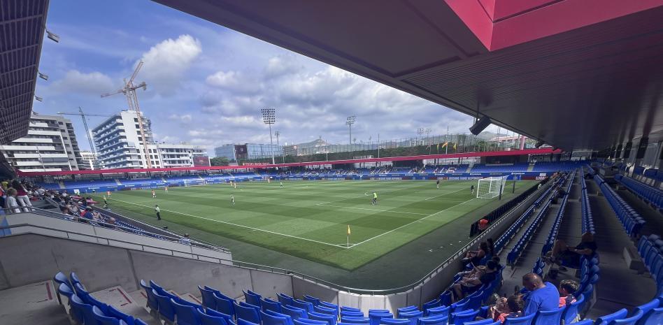 天天盈球网页版-世体：西甲派代表考察巴萨临时球场，确保与瓦伦比赛顺利进行