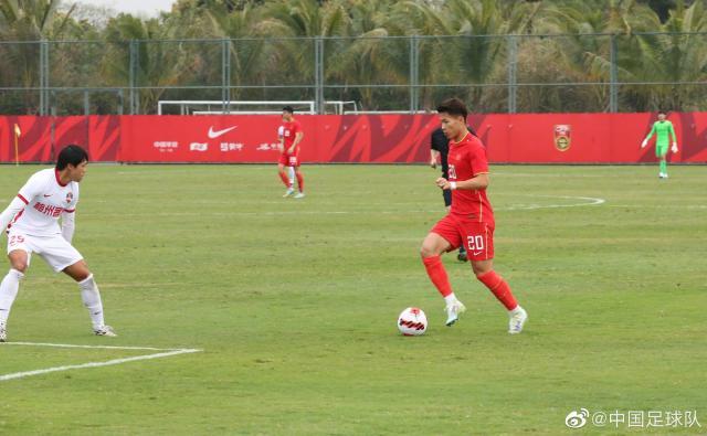 天天盈球APP-惊喜？国足2新人挑战首发角色 林良铭展现爆破火力