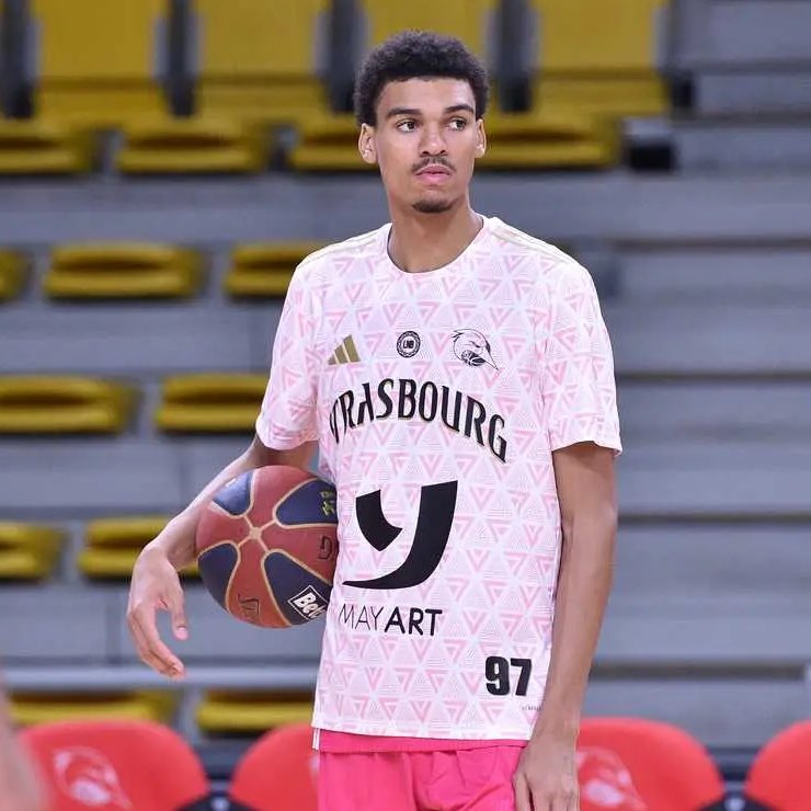 天天盈球APP-马刺打造兄弟篮球？文班亚马弟弟20分8板4断 今年有资格参加选秀